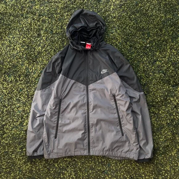 Nike Packable Windbreaker L